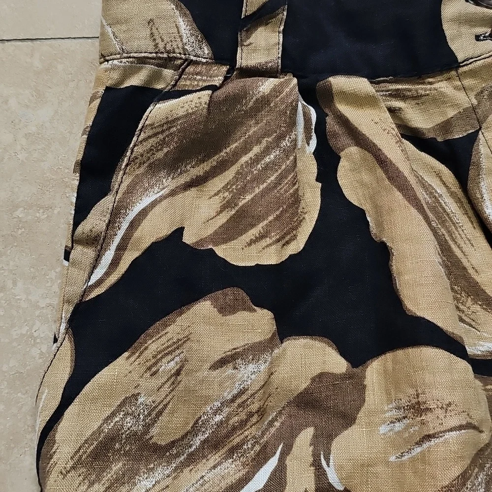 Jones New York Women's Floral Linen Shorts - Black and Tan - Picture 5 of 7
